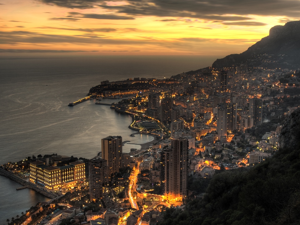 Aerial_view_of_Monaco_at_dusk