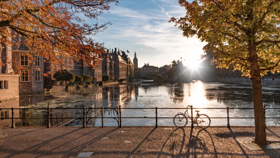 Binnenhof-and-Hofvijver-2-1920×1080