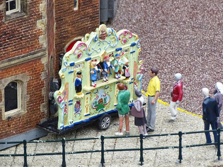 netherlands-the-hague-attractions-madurodam