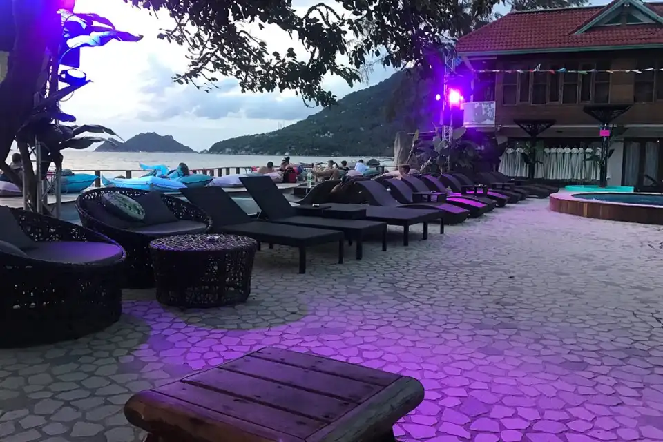 AC bar beach club koh tao thailand (16)