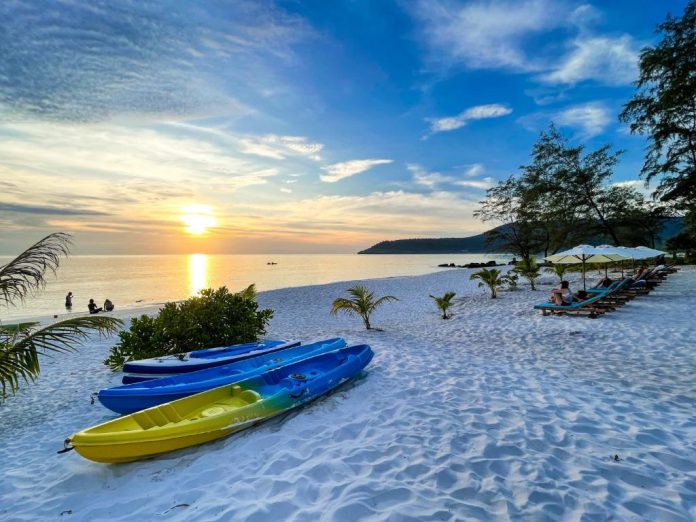 long set beach koh rong