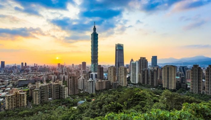 Elephant Mountain - Taipei City from the mountain top