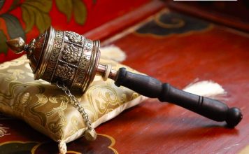 What to buy in Tibet? — Top 9+ tibet souvenirs, gifts & best things to buy in Tibet
