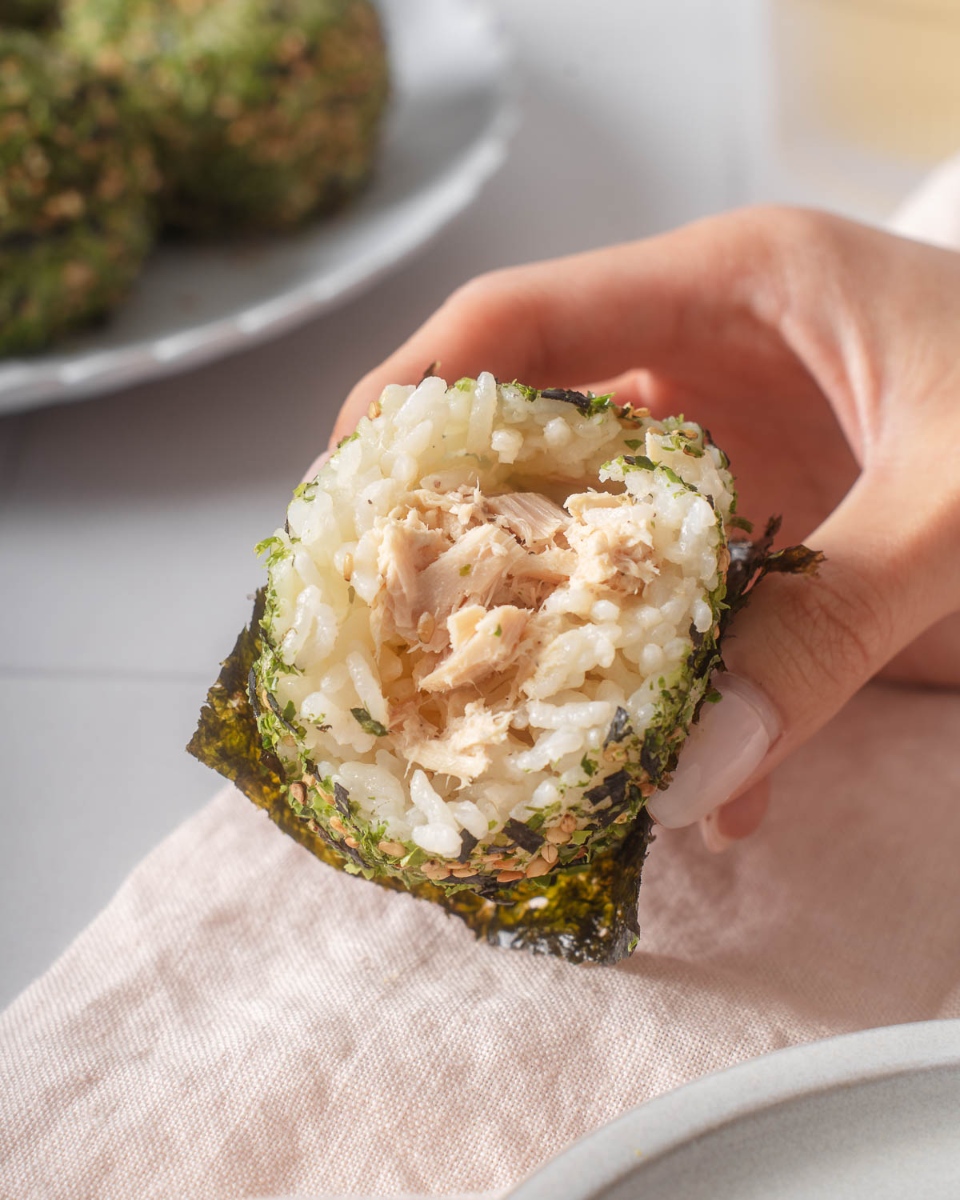 Jumeokbap korean rice balls0