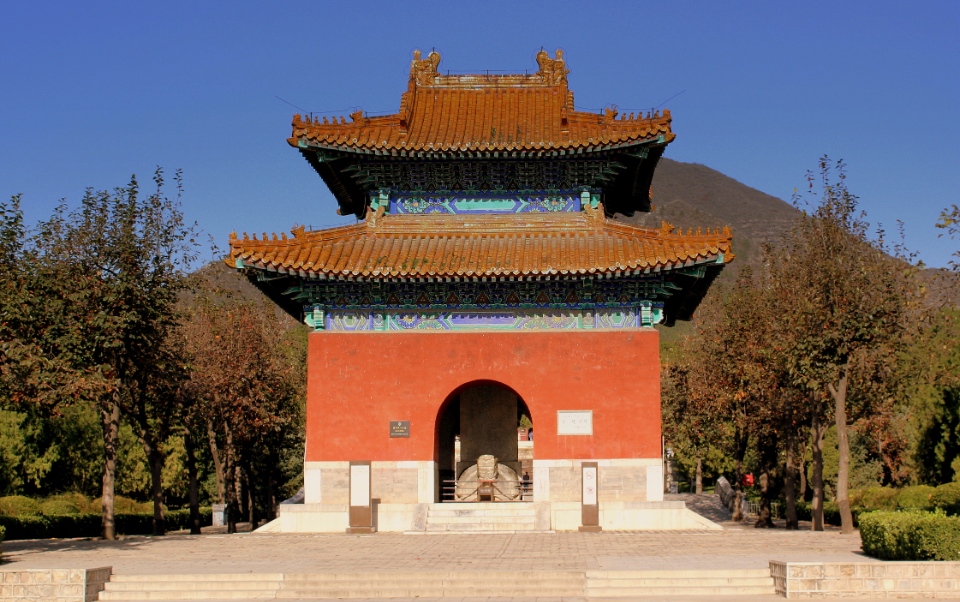ONE_OF_THE_THIRTEEN_MING_TOMBS_BEIJING_CHINA_OCT_2013_(8812709704)