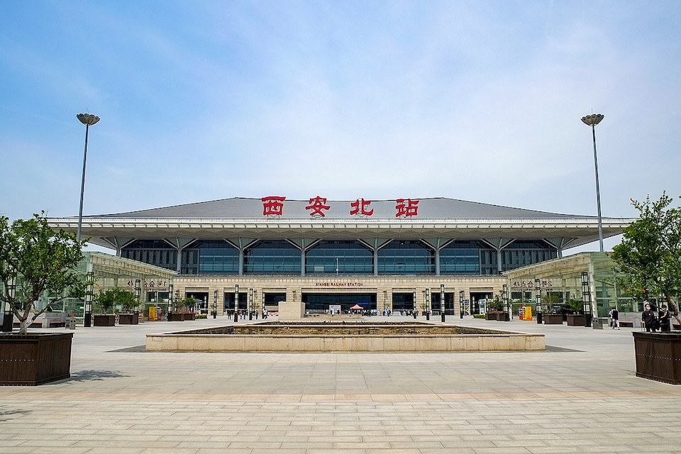 South_facade_of_Xi’anbei_Railway_Station_20200429