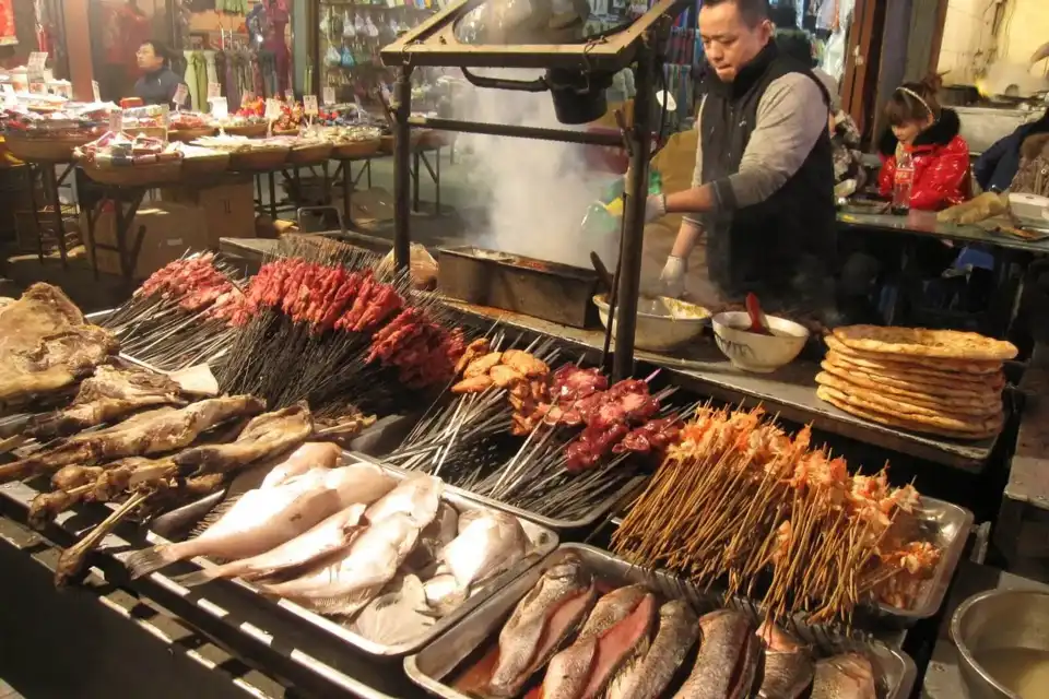 dongxin street night market xi’an china (1)