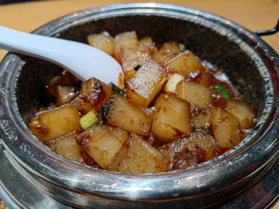 dongxin street night market xi’an china (4)