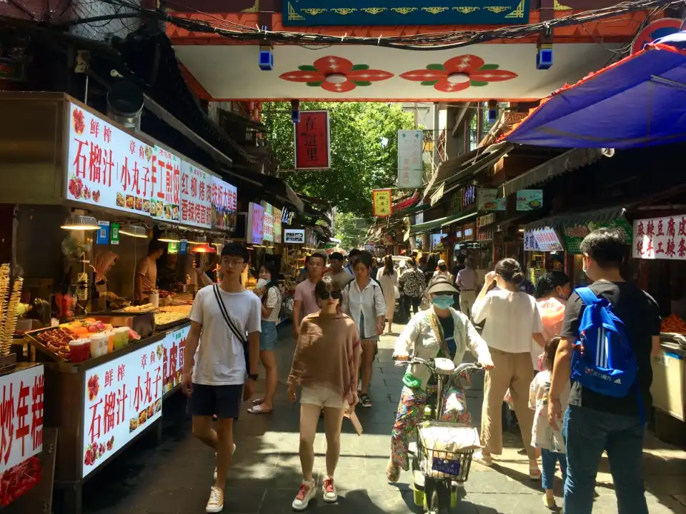 jianxi street night market xi’an china (16)