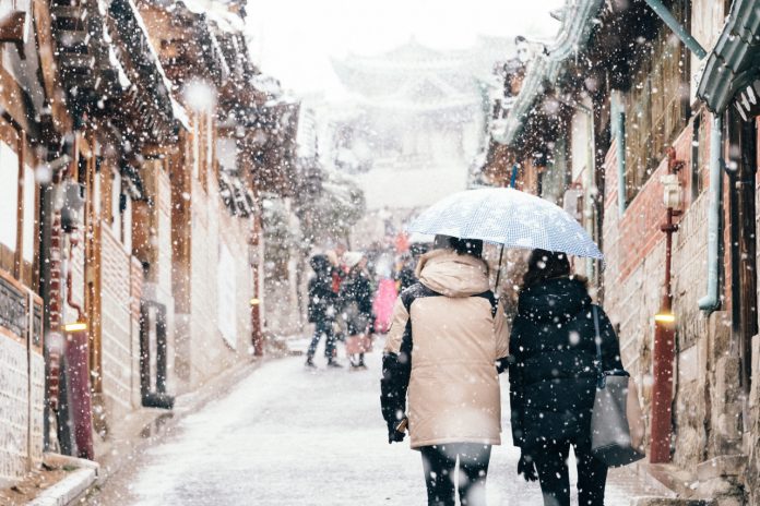 Bukchon-Hanok-Village-Snow