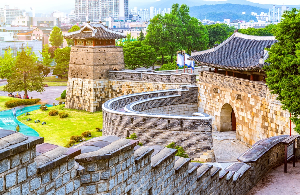 Day-trips-from-Seoul-South-Korea-Suwon-Hwaseong-Fortress