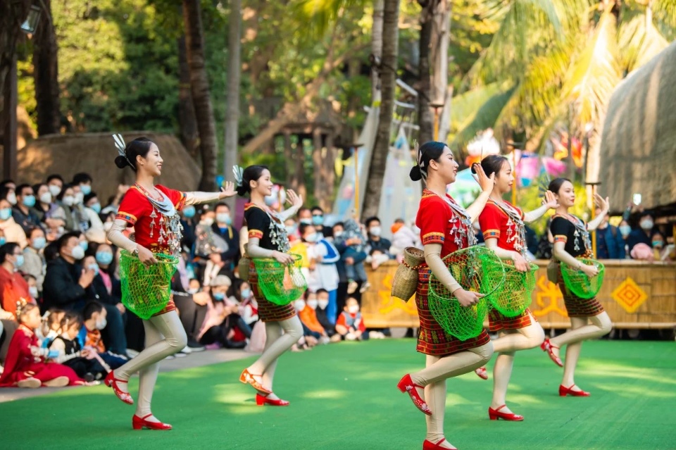 Dragon Phoenix dance china folk culture village shenzhen china (10)