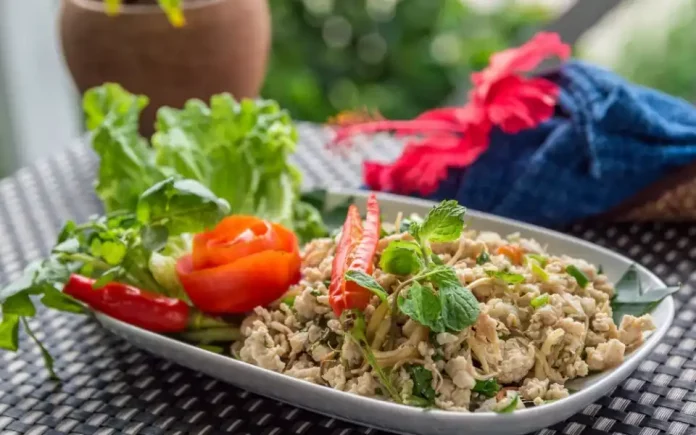 laap grilled meat salad specialty dish laos (1)