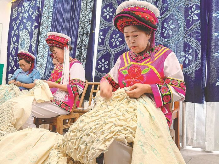 handicrafts zhangjiajie (1)