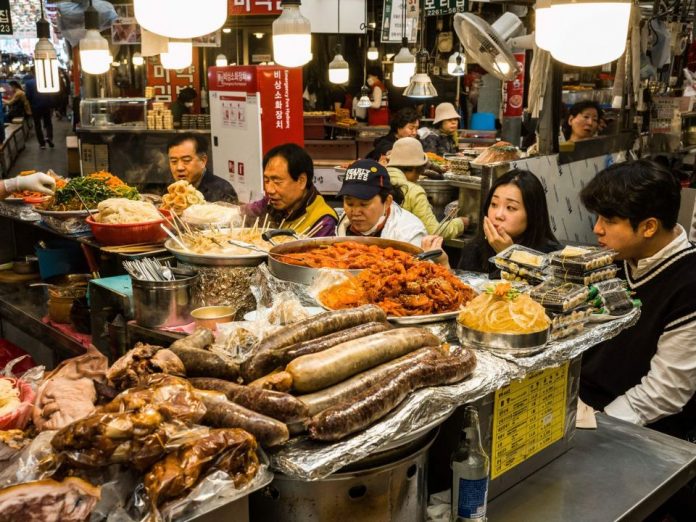 best street foods in Seoul GettyImages_1240063114.7 (1)