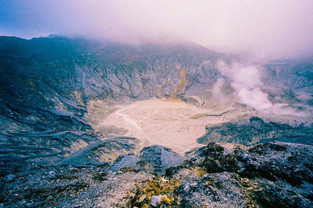 Explore the Famous Tangkuban Perahu Mountain