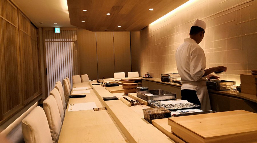 Nishiazabu Sushi Shin Restaurant in Tokyo