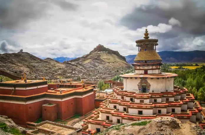 Kumbum-Chorten-In-Gyantse