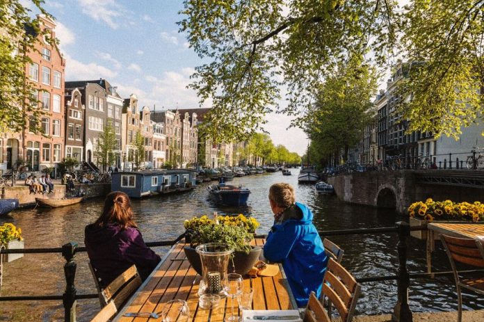 canal-Amsterdam