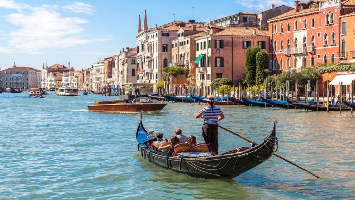 Gondola,On,Canal,Grande,In,Venice,,In,A,Beautiful,Summer