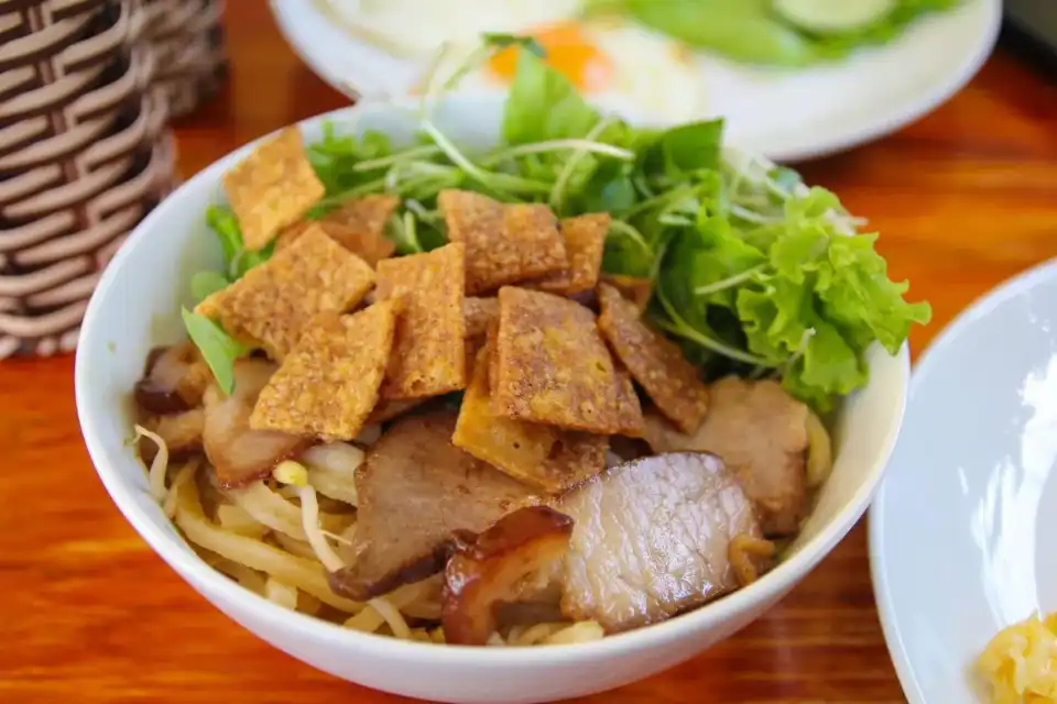 cao lau hoi an viet nam6