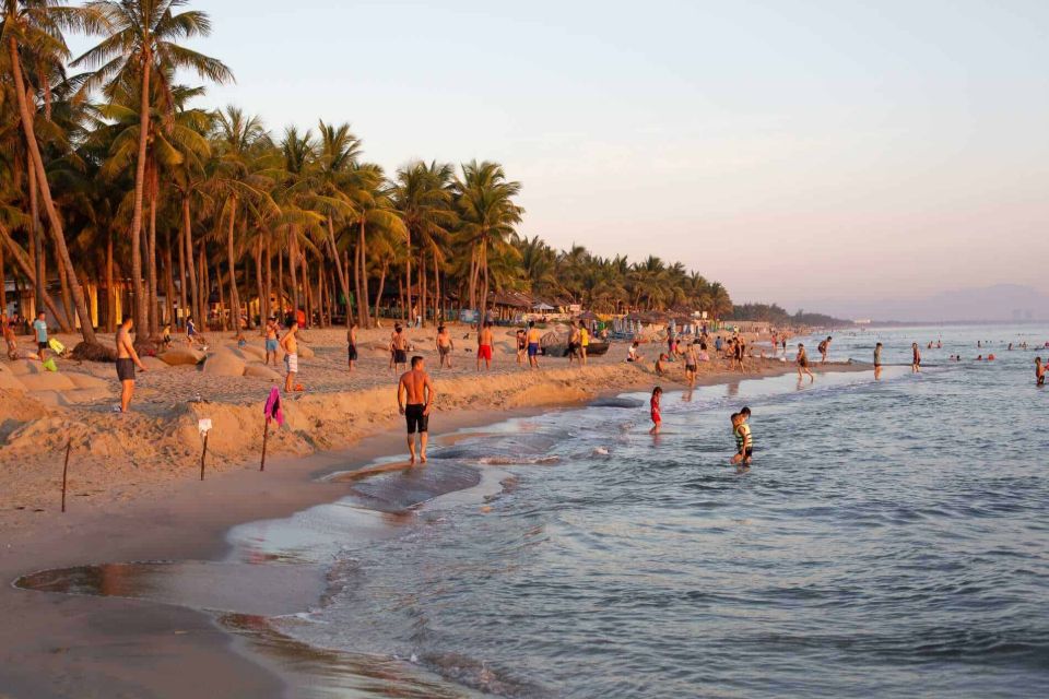 Cua-Dai-Beach-Best-Time