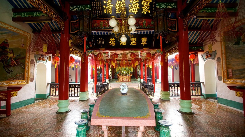 Visit the Phuc Kien Assembly Hall (Fujian Assembly Hall) in Hoi An2