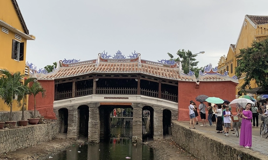 cau pagoda hoi an