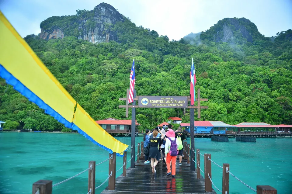 Malaysia-Tun-Sakaran-1 (1)