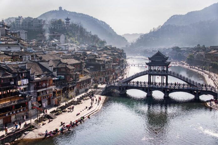 Fenghuang Ancient Town china (1)