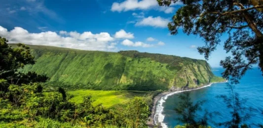10 Famous Hawaii Attractions Loved by Independent Travelers